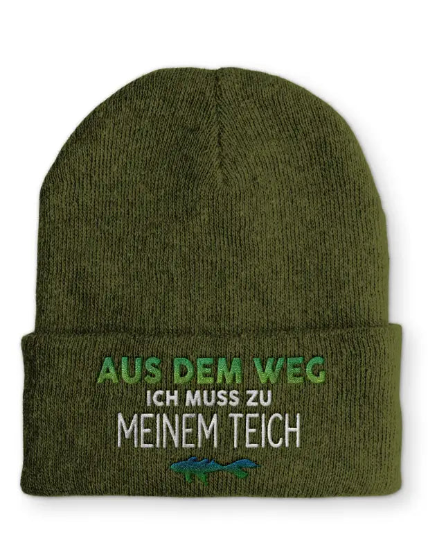 
                      
                        Aus dem Weg ich muss zu meinem Teich Statement Beanie Mütze mit Spruch - Olive
                      
                    