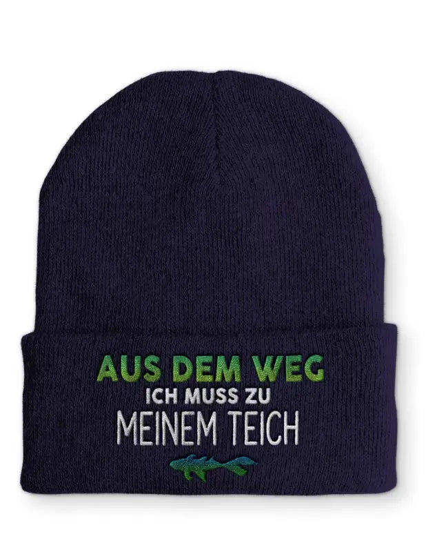 
                      
                        Aus dem Weg ich muss zu meinem Teich Statement Beanie Mütze mit Spruch - Navy
                      
                    