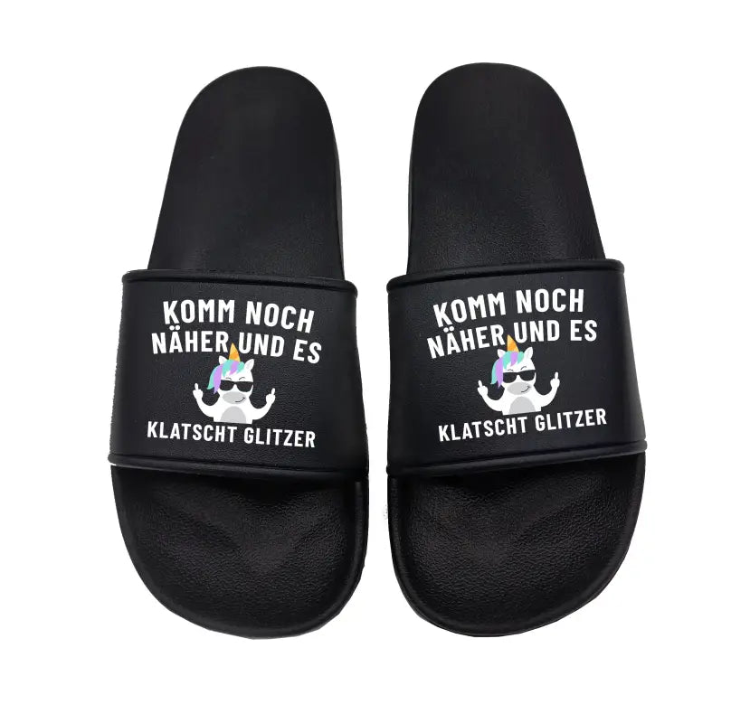 Komm noch näher und es klatscht Glitzer perfekt für Urlaub und Strand unsere lustigen Badelatschen - tshirtladen - Badelatschen