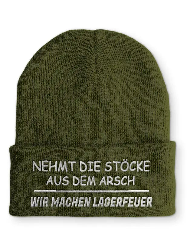 
                      
                        Nehmt die Stöcke aus dem Arsch Wir machen Lagerfeuer Statement Beanie Mütze mit Spruch - Olive
                      
                    