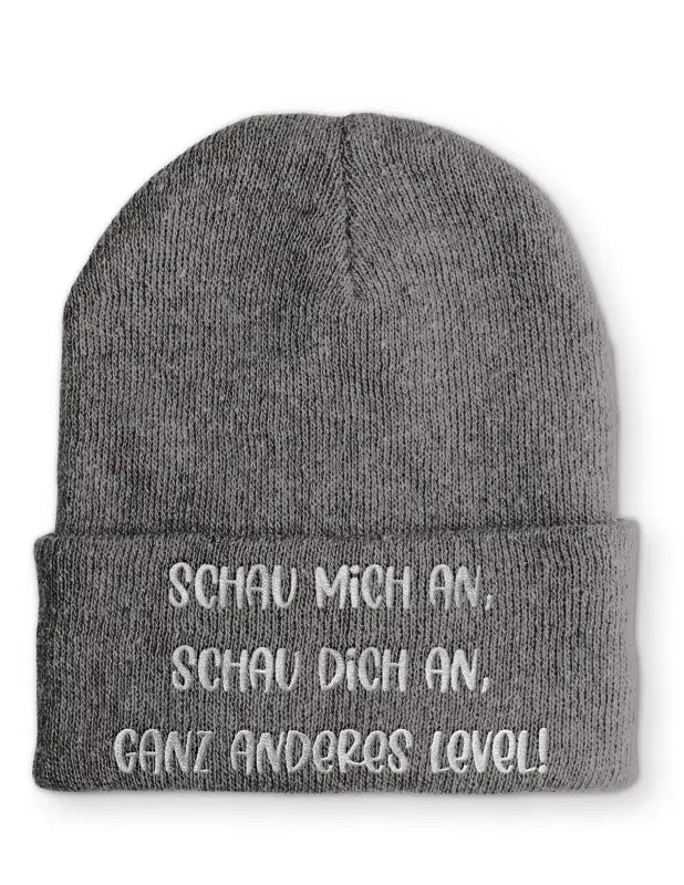 Schau mich an, Schau dich an, ganz anderes Level! Statement Beanie Mütze mit Spruch - tshirtladen - Mütze