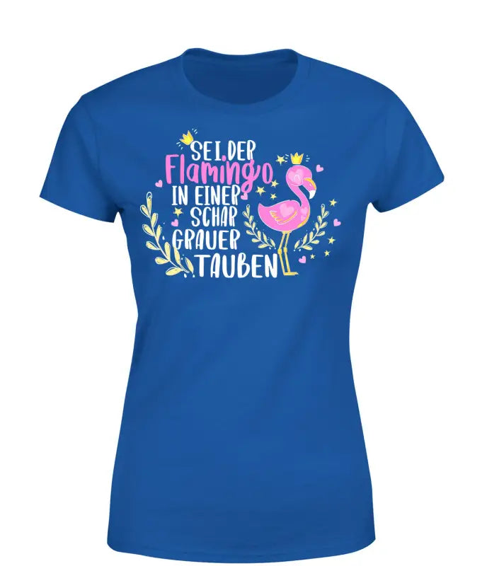 
                      
                        Sei der Flamingo in einer schar grauer Tauben T - Shirt Damen - S / Royal
                      
                    