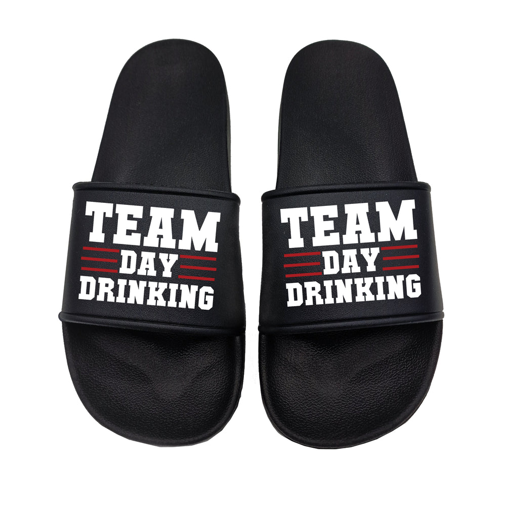 Team Day Drinking Badelatschen perfekt für Urlaub und Strand - tshirtladen