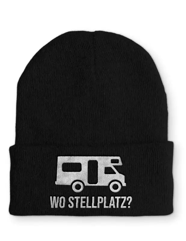 
                      
                        Wo Stellplatz? Statement Beanie Mütze mit Spruch - Black
                      
                    