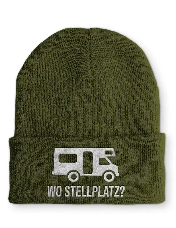 
                      
                        Wo Stellplatz? Statement Beanie Mütze mit Spruch - Olive
                      
                    